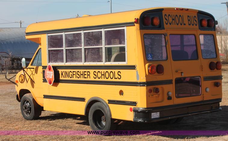 image for item H5973 1985 Chevrolet G30 bus