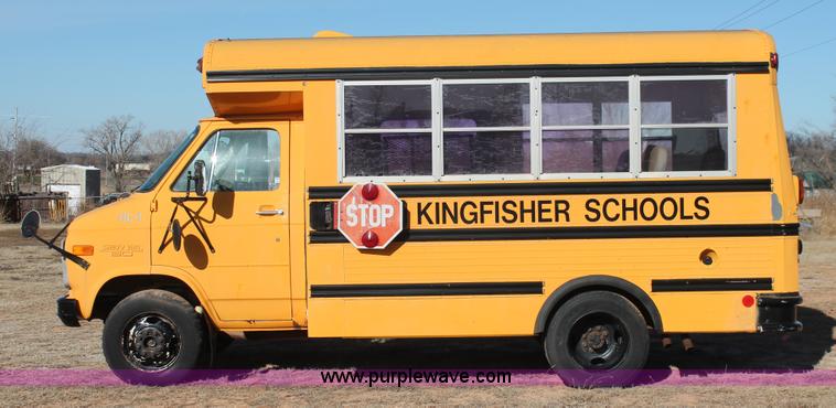 image for item H5973 1985 Chevrolet G30 bus