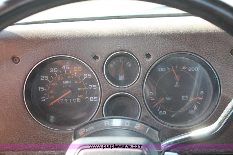 image for item H5973 1985 Chevrolet G30 bus