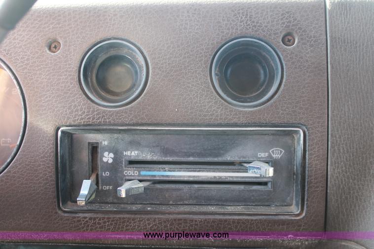 image for item H5973 1985 Chevrolet G30 bus