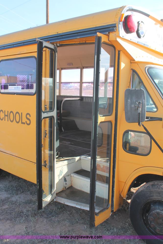 image for item H5973 1985 Chevrolet G30 bus