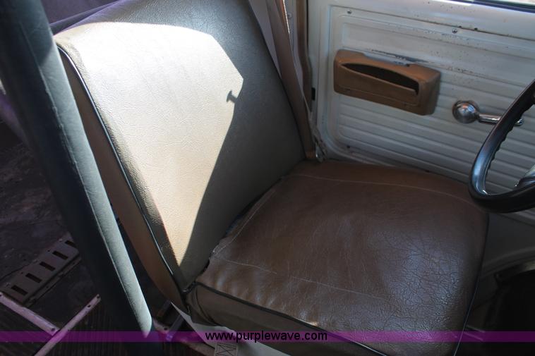 image for item H5973 1985 Chevrolet G30 bus