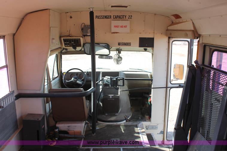 image for item H5973 1985 Chevrolet G30 bus