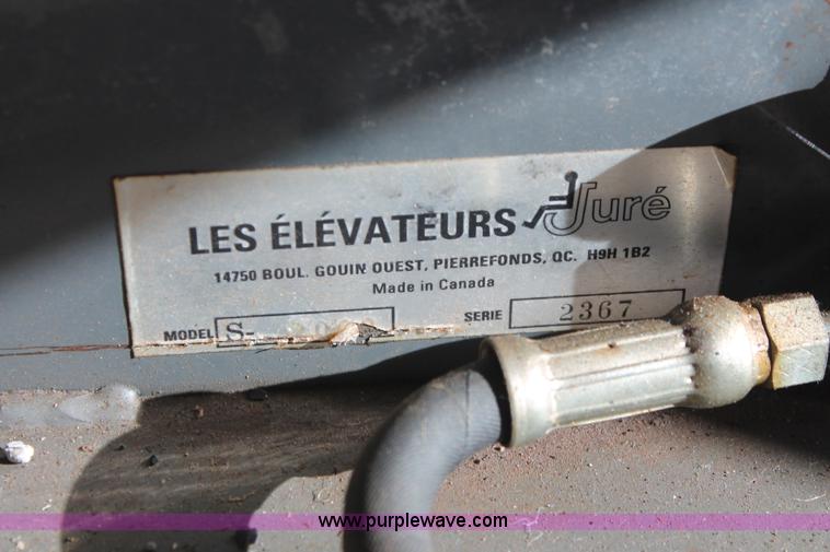 image for item H5973 1985 Chevrolet G30 bus