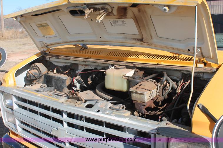 image for item H5973 1985 Chevrolet G30 bus