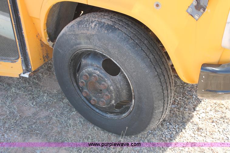 image for item H5973 1985 Chevrolet G30 bus