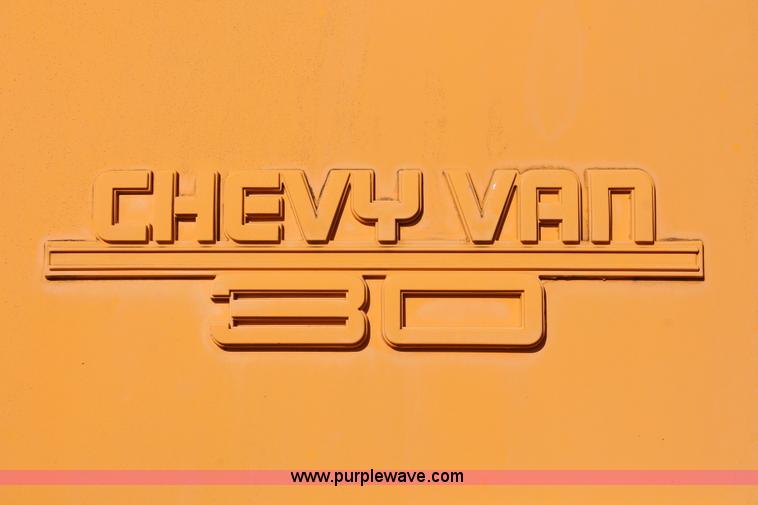 image for item H5973 1985 Chevrolet G30 bus