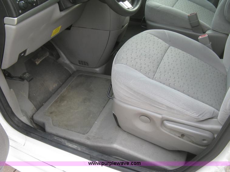 image for item H9287 2006 Chevrolet Uplander van