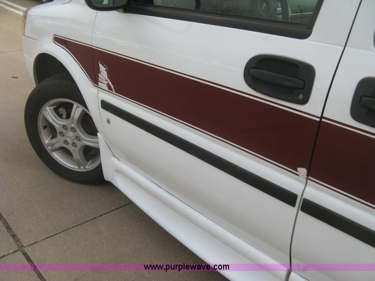 image for item H9287 2006 Chevrolet Uplander van
