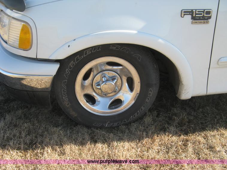 image for item H9300 1999 Ford F150 XLT SuperCab pickup truck