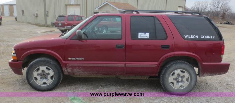 image for item I2128 2004 Chevrolet Blazer SUV
