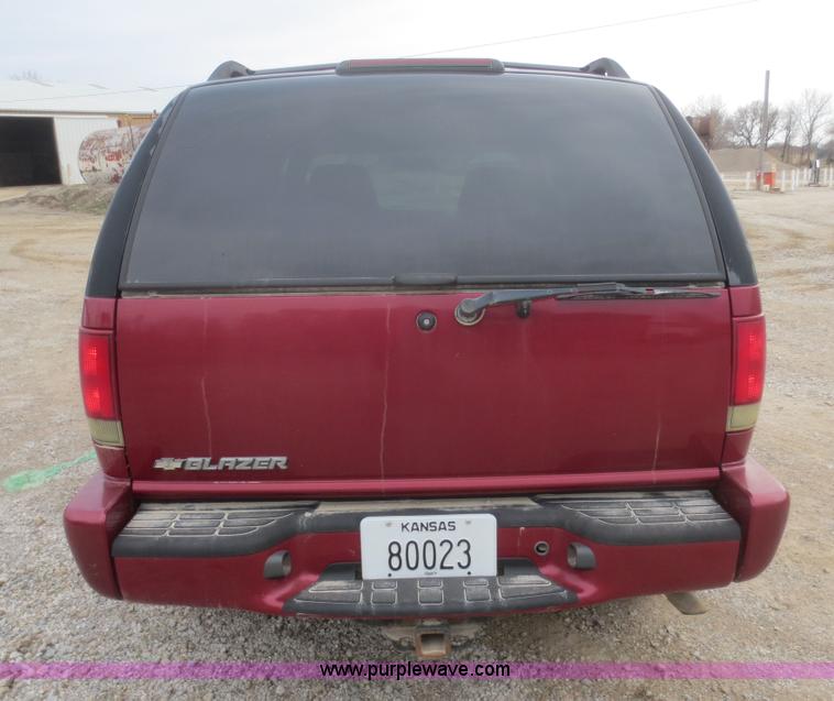 image for item I2128 2004 Chevrolet Blazer SUV