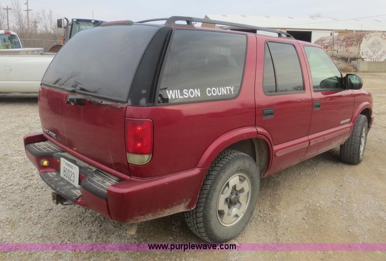 image for item I2128 2004 Chevrolet Blazer SUV