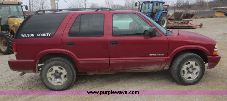 image for item I2128 2004 Chevrolet Blazer SUV
