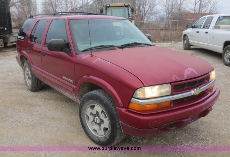 image for item I2128 2004 Chevrolet Blazer SUV