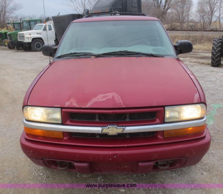 image for item I2128 2004 Chevrolet Blazer SUV