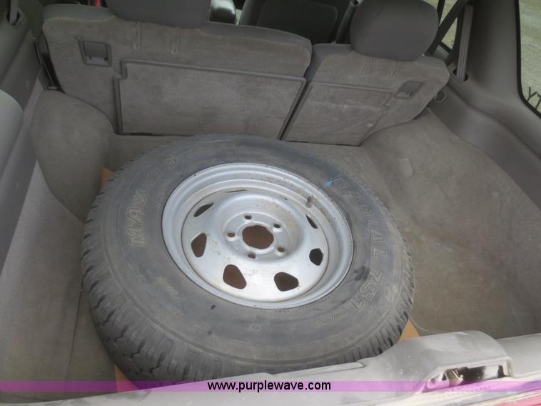 image for item I2128 2004 Chevrolet Blazer SUV