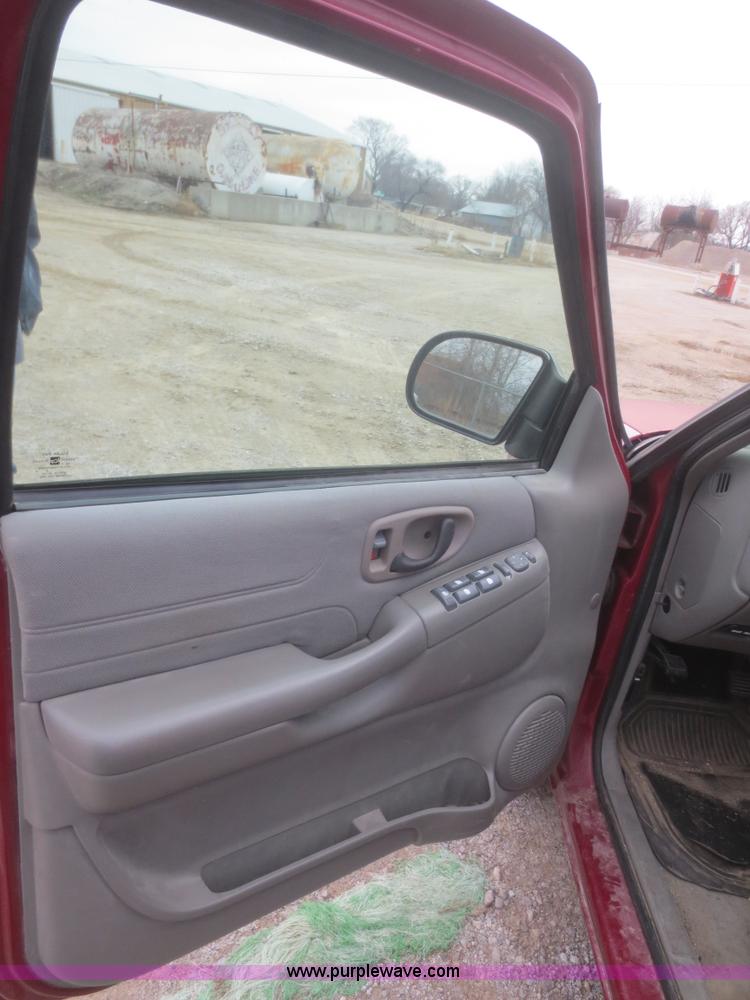 image for item I2128 2004 Chevrolet Blazer SUV