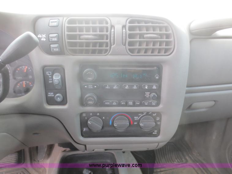 image for item I2128 2004 Chevrolet Blazer SUV