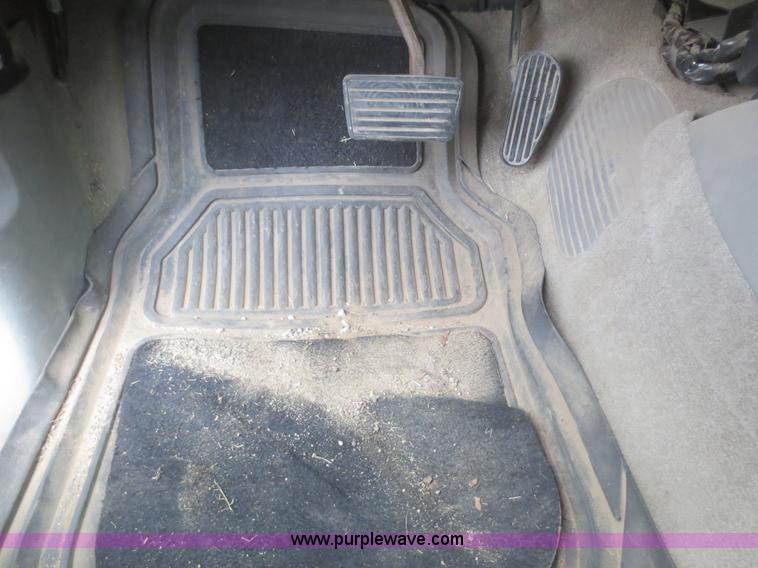 image for item I2128 2004 Chevrolet Blazer SUV