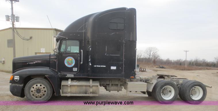 image for item I2129 1998 Freightliner FLD semi truck
