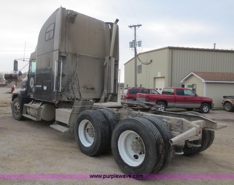 image for item I2129 1998 Freightliner FLD semi truck