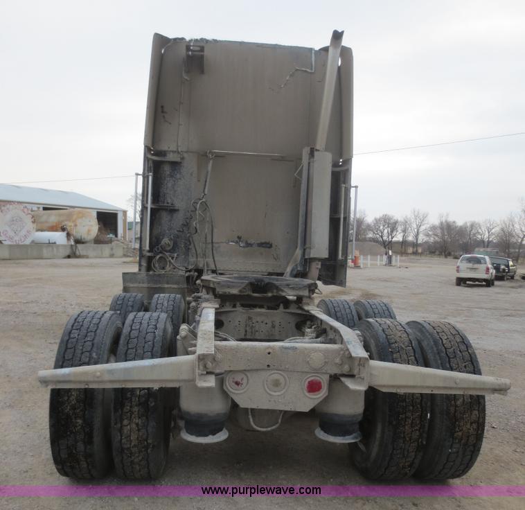 image for item I2129 1998 Freightliner FLD semi truck