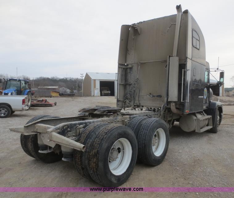 image for item I2129 1998 Freightliner FLD semi truck