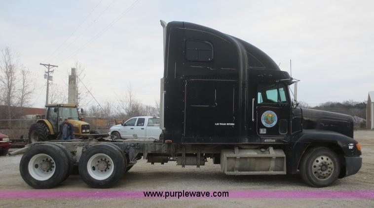 image for item I2129 1998 Freightliner FLD semi truck
