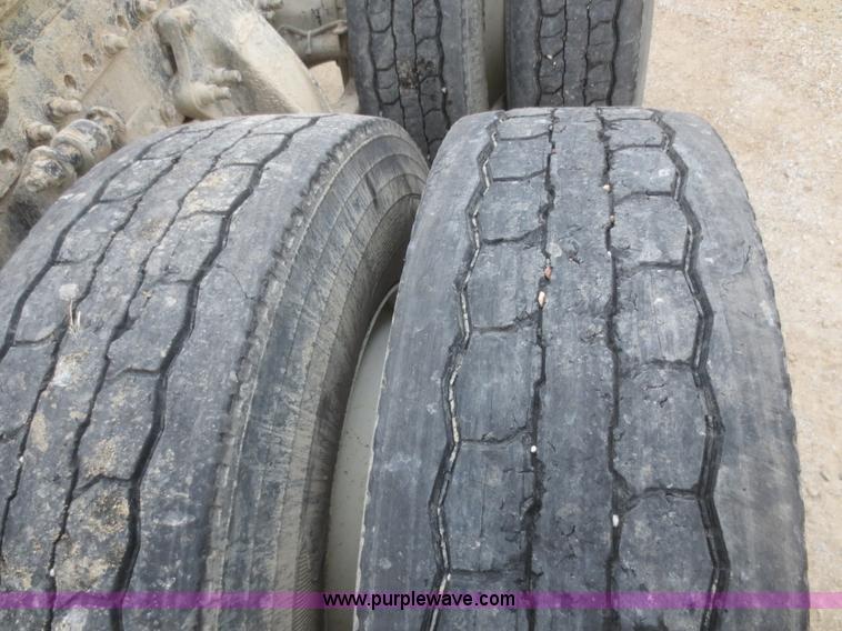 image for item I2129 1998 Freightliner FLD semi truck