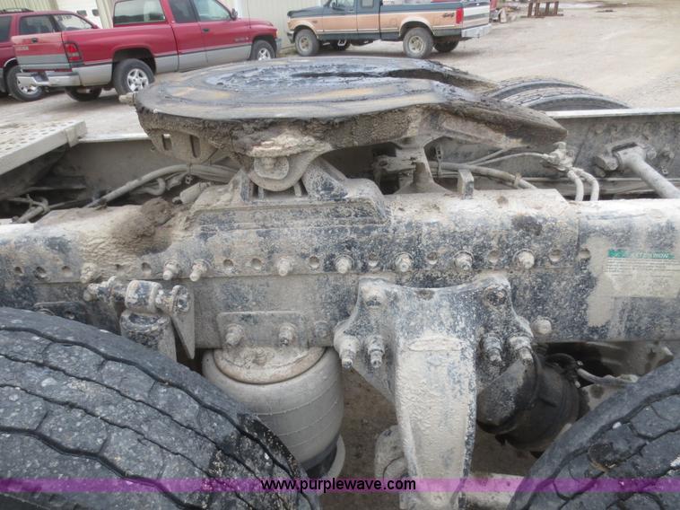 image for item I2129 1998 Freightliner FLD semi truck