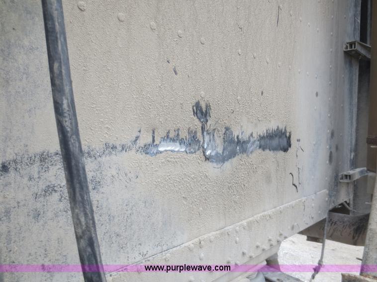 image for item I2129 1998 Freightliner FLD semi truck