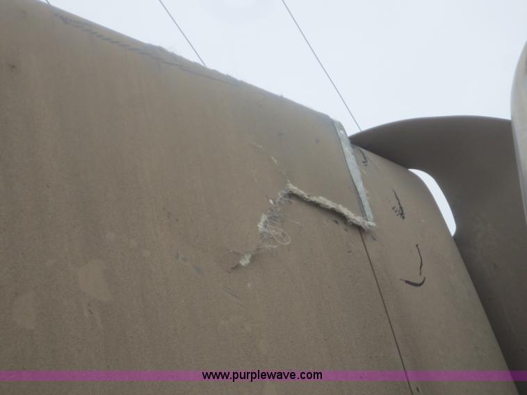 image for item I2129 1998 Freightliner FLD semi truck