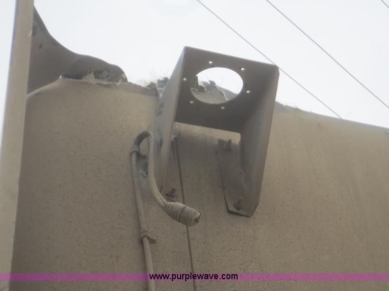 image for item I2129 1998 Freightliner FLD semi truck