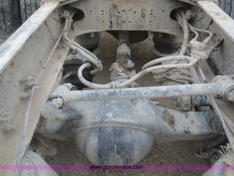 image for item I2129 1998 Freightliner FLD semi truck