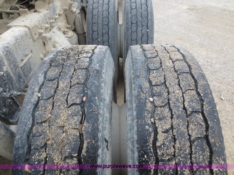 image for item I2129 1998 Freightliner FLD semi truck