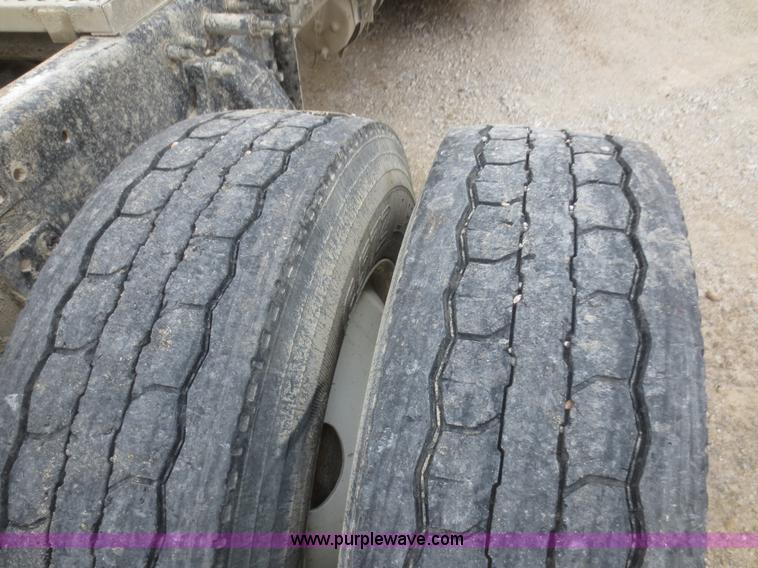 image for item I2129 1998 Freightliner FLD semi truck