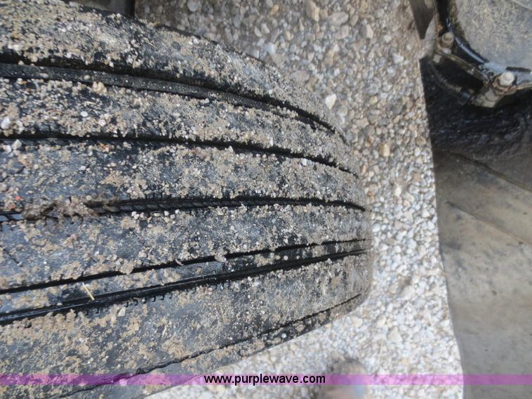 image for item I2129 1998 Freightliner FLD semi truck