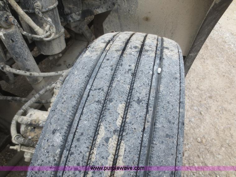 image for item I2129 1998 Freightliner FLD semi truck