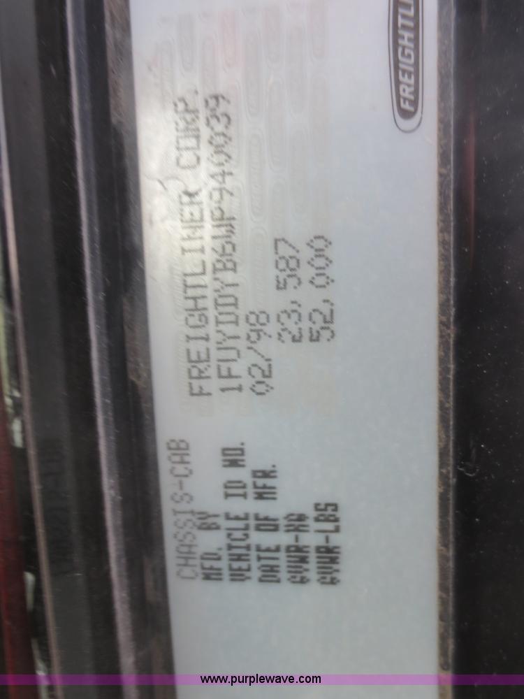 image for item I2129 1998 Freightliner FLD semi truck