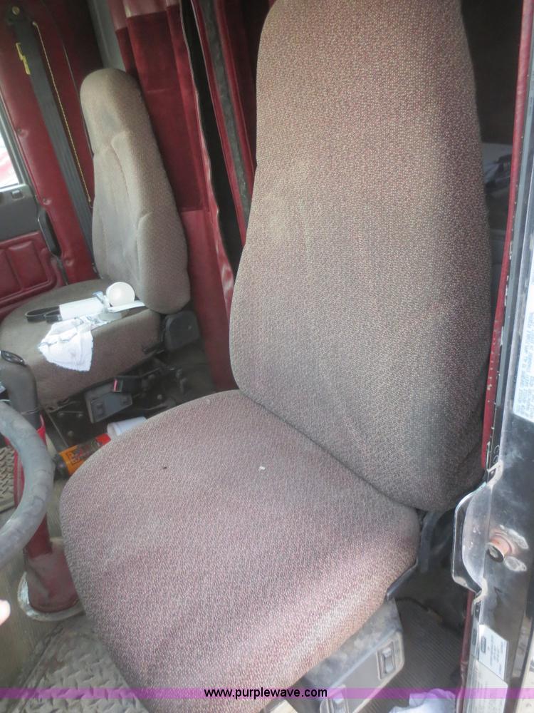 image for item I2129 1998 Freightliner FLD semi truck