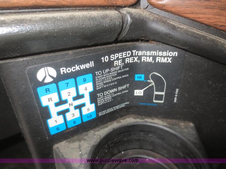 image for item I2129 1998 Freightliner FLD semi truck