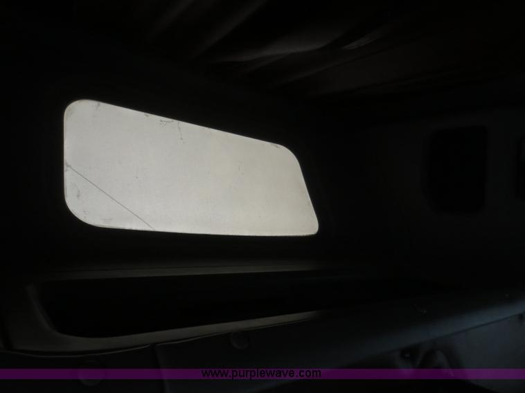 image for item I2129 1998 Freightliner FLD semi truck