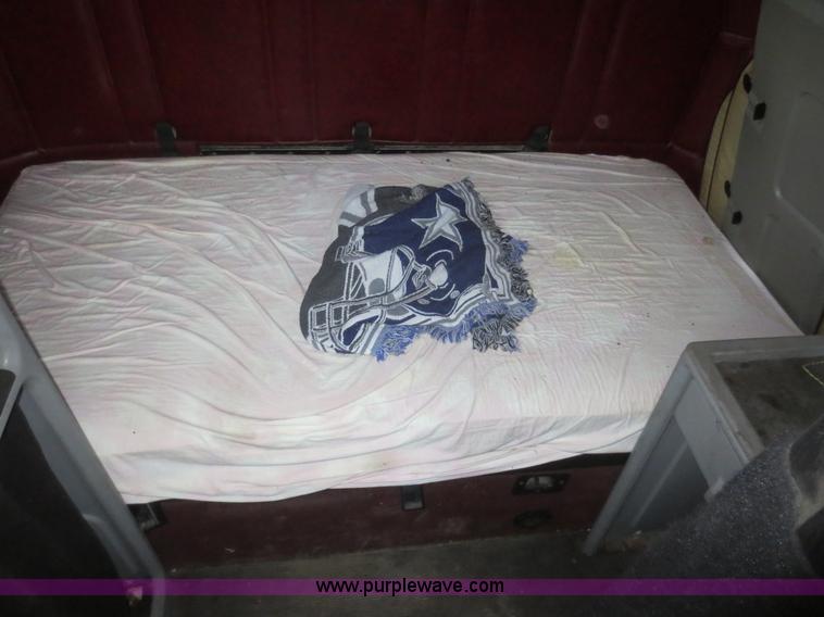 image for item I2129 1998 Freightliner FLD semi truck