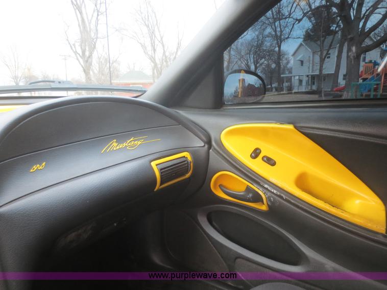 image for item I2130 2003 Ford Mustang