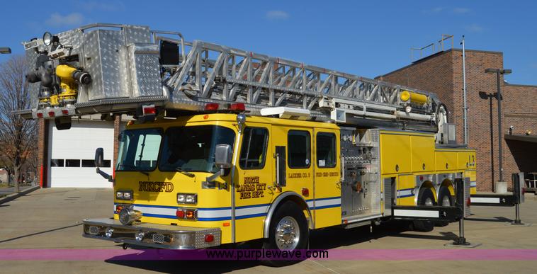 image for item I2940 1998 E-one 105' platform fire truck