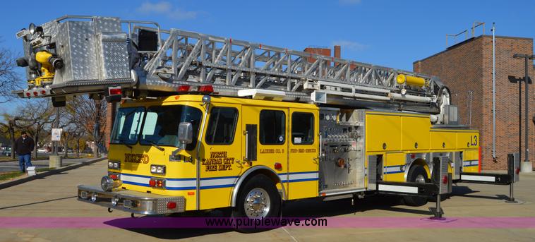 image for item I2940 1998 E-one 105' platform fire truck