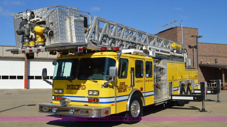 image for item I2940 1998 E-one 105' platform fire truck