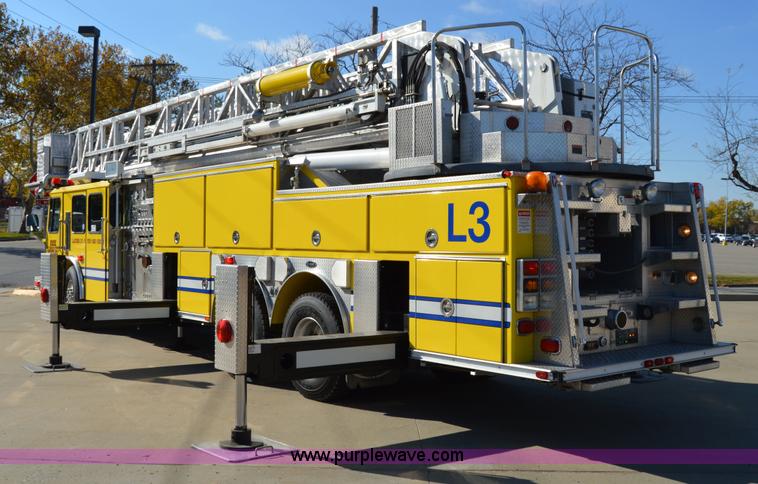 image for item I2940 1998 E-one 105' platform fire truck