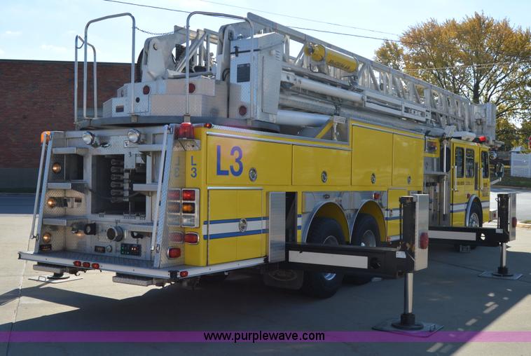 image for item I2940 1998 E-one 105' platform fire truck